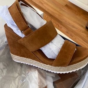 Women’s cognac suede wedges